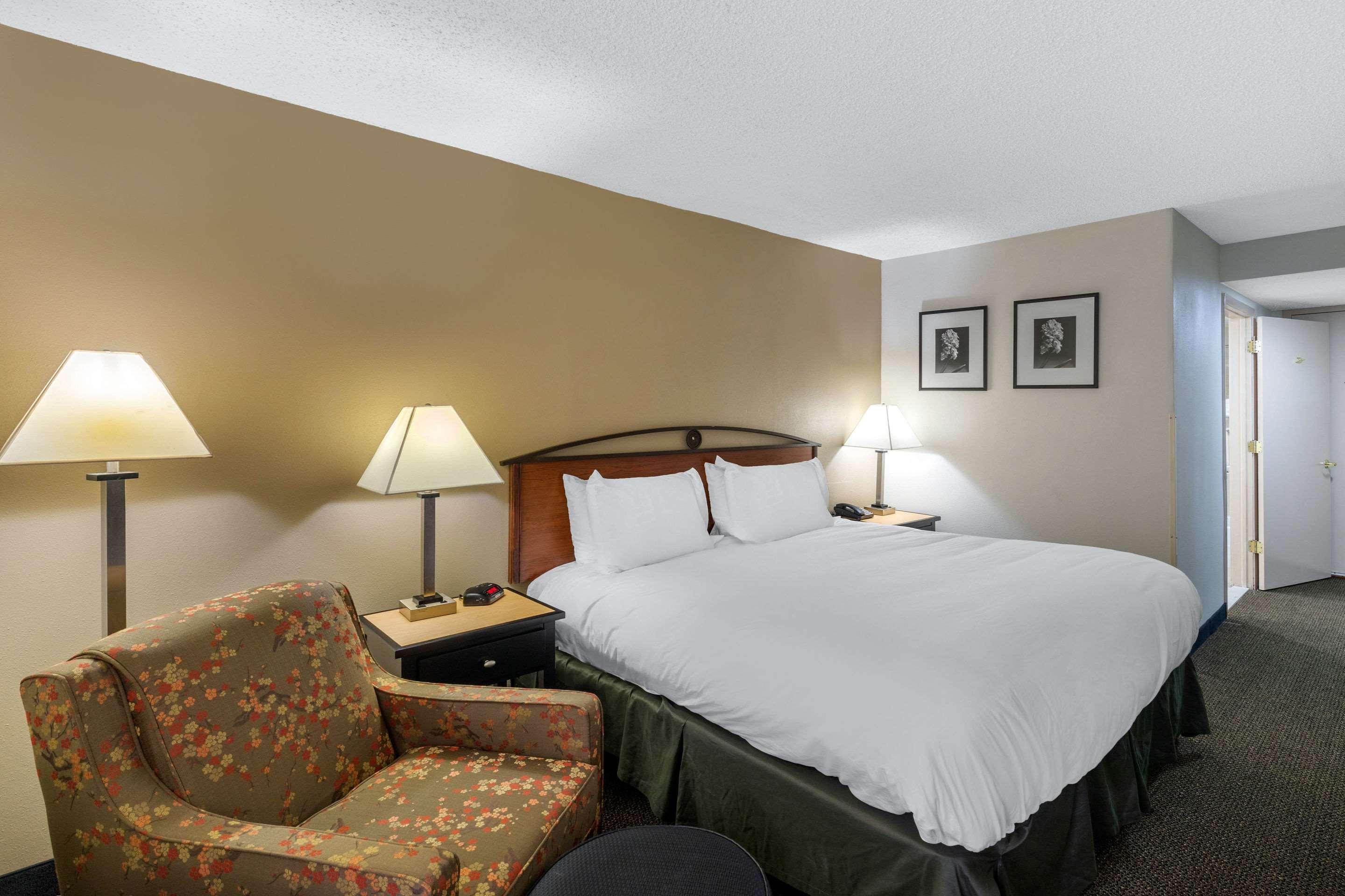 Quality - Lindale Inn