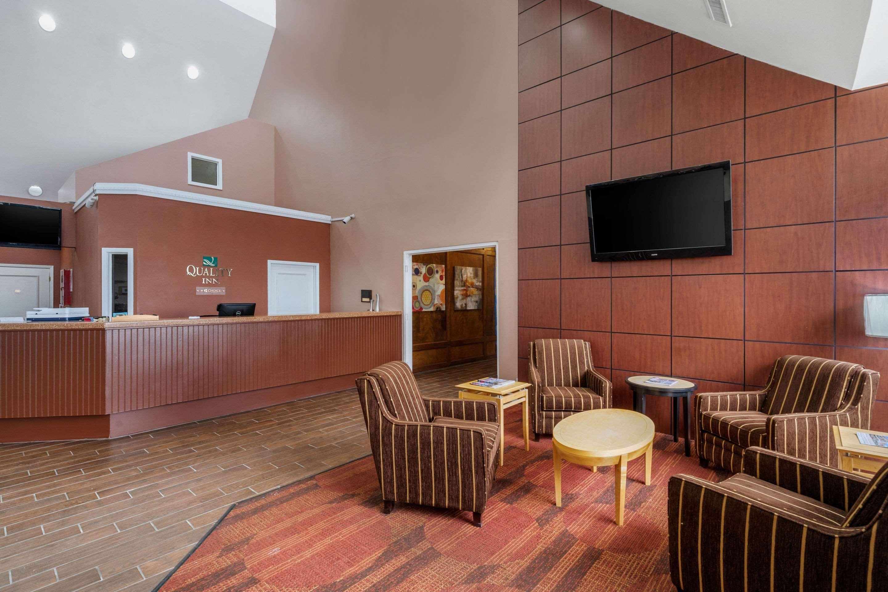 Quality - Lindale Inn